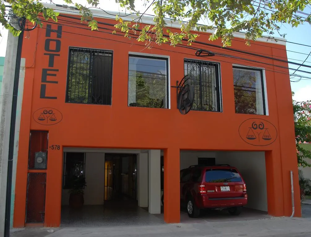 Hotel Aries Y Libra Merida 3*,